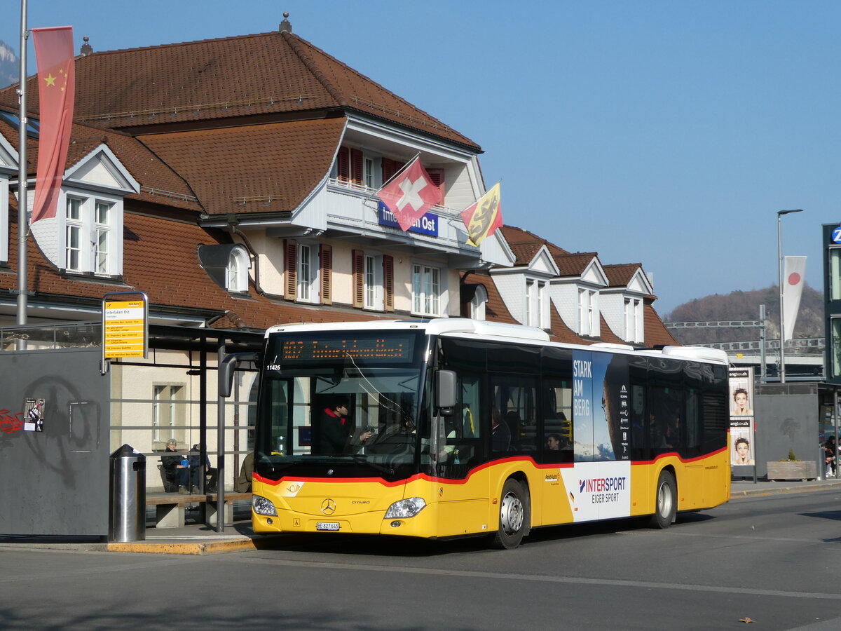 (246'802) - PostAuto Bern - BE 827'645/PID 11'426 - Mercedes am 2. M�rz 2023 beim Bahnhof Interlaken Ost