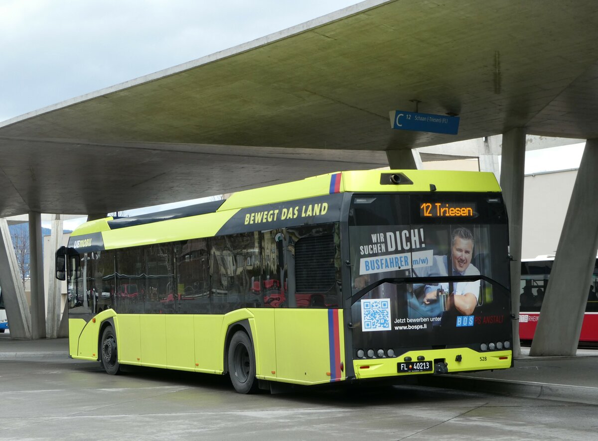 (247'006) - Aus Liechtenstein: BOS PS Anstalt, Vaduz - Nr. 528/FL 40'213 - Solaris am 9. März 2023 beim Bahnhof Buchs