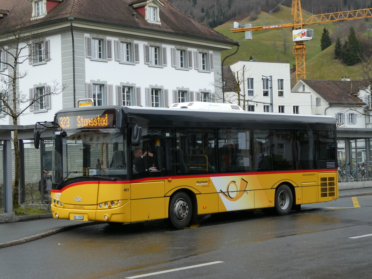 (247'125) - PostAuto Zentralschweiz - Nr. 401/NW 19'589/PID 10'072 - Solaris (ex Nr. 20; ex PostAuto Bern Nr. 14; ex Klopfstein, Laupen Nr. 14) am 10. M�rz 2023 beim Bahnhof Stans