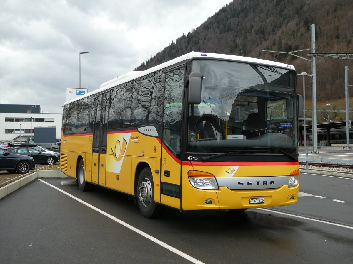 (247'140) - PostAuto Bern - BE 401'465/PID 4715 - Setra (ex AVG Meiringen Nr. 65) am 10. M�rz 2023 beim Bahnhof Interlaken Ost