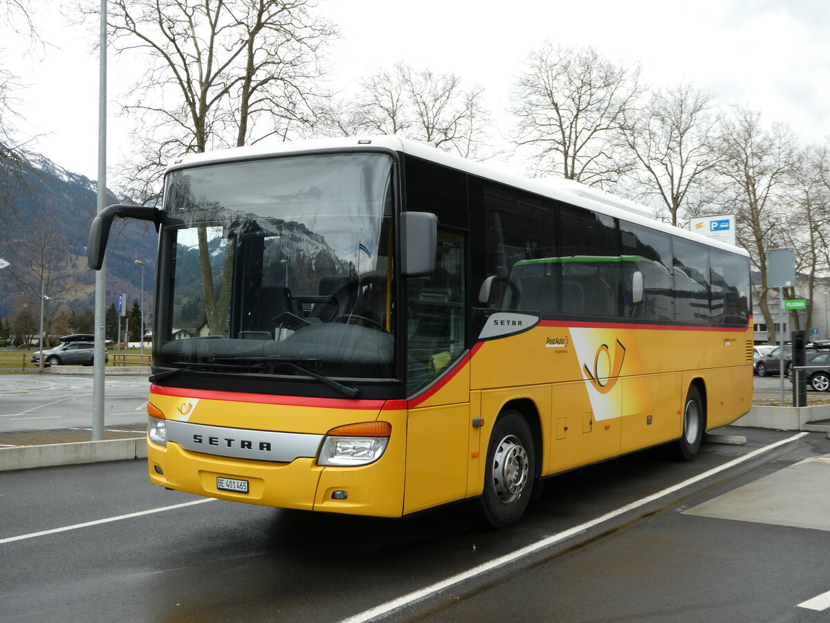 (247'141) - PostAuto Bern - BE 401'465/PID 4715 - Setra (ex AVG Meiringen Nr. 65) am 10. M�rz 2023 beim Bahnhof Interlaken Ost