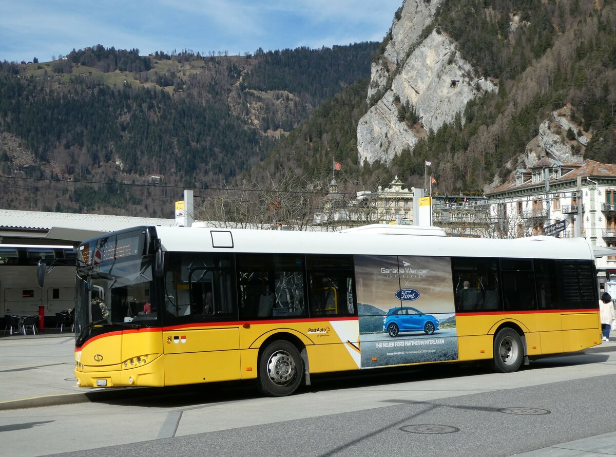 (247'171) - PostAuto Bern - BE 610'535/PID 5068 - Solaris am 13. M�rz 2023 beim Bahnhof Interlaken West
