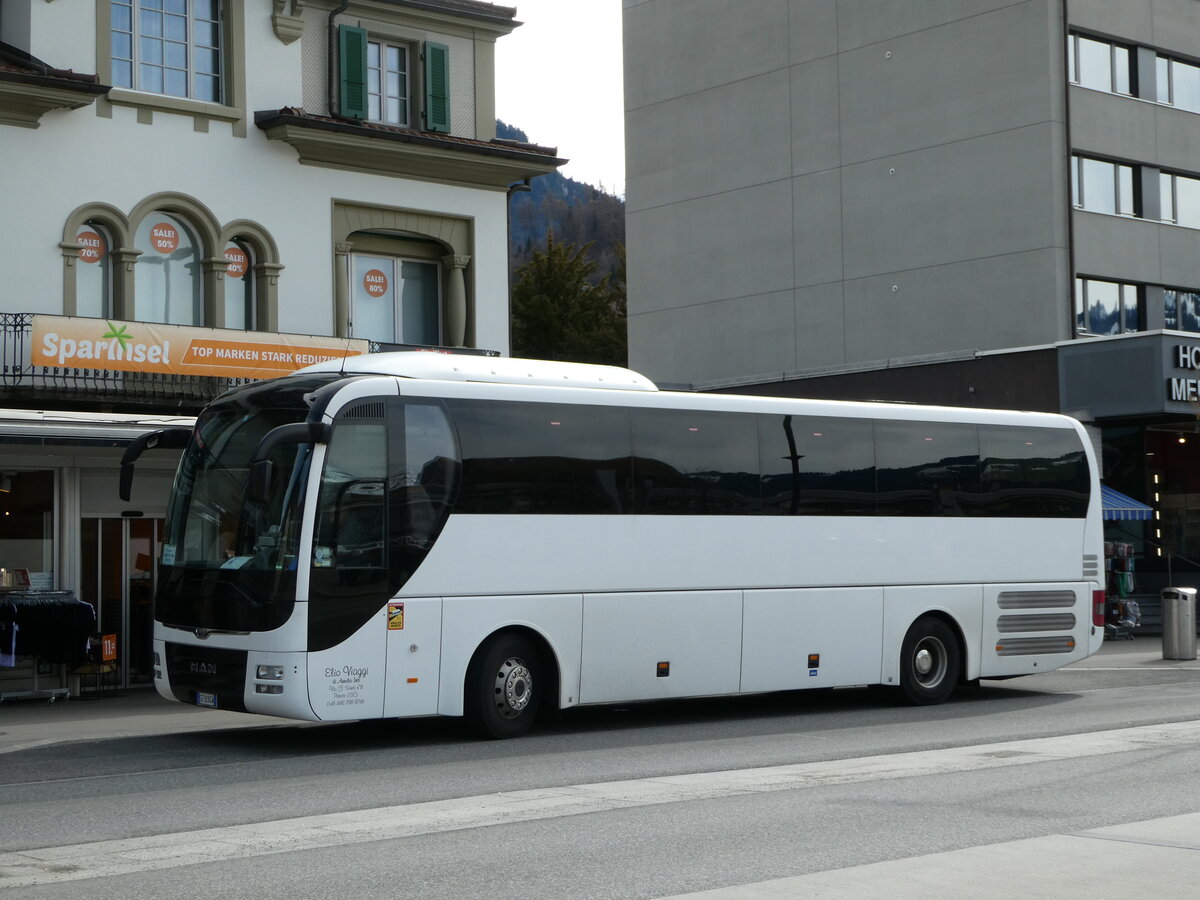 (247'178) - Aus Italien: Elio Viaggi, Parete - GE-928 GW - MAN am 13. M�rz 2023 beim Bahnhof Interlaken West