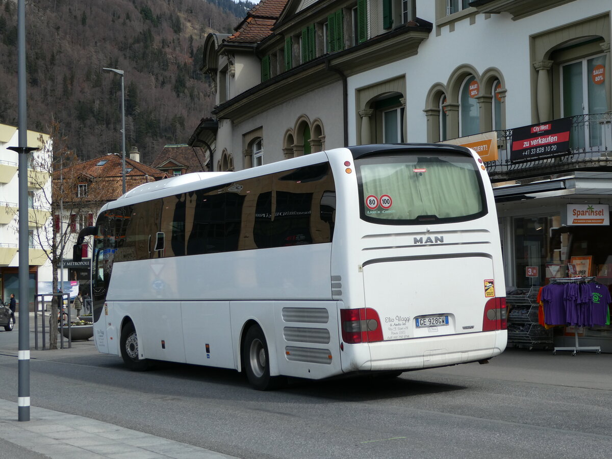 (247'179) - Aus Italien: Elio Viaggi, Parete GE-928 GW - MAN am 13. M�rz 2023 beim Bahnhof Interlaken West