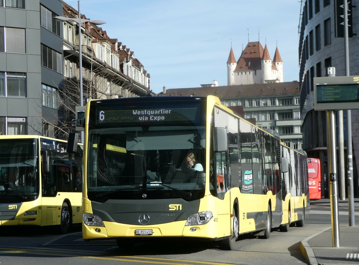 (247'222) - STI Thun - Nr. 413/BE 851'413 - Mercedes am 16. M�rz 2023 beim Bahnhof Thun