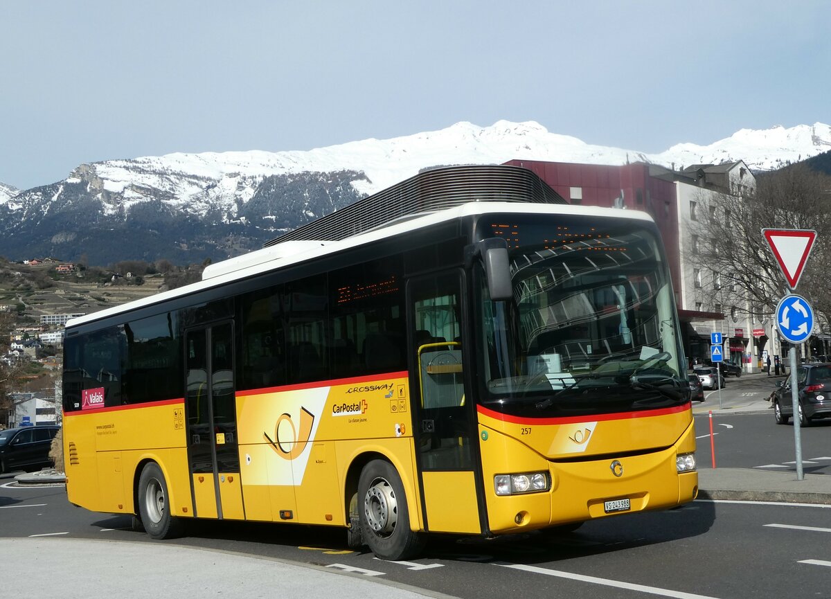 (247'230) - Buchard, Leytron - Nr. 257/VS 243'988/PID 5239 - Irisbus am 16. M�rz 2023 beim Bahnhof Sion