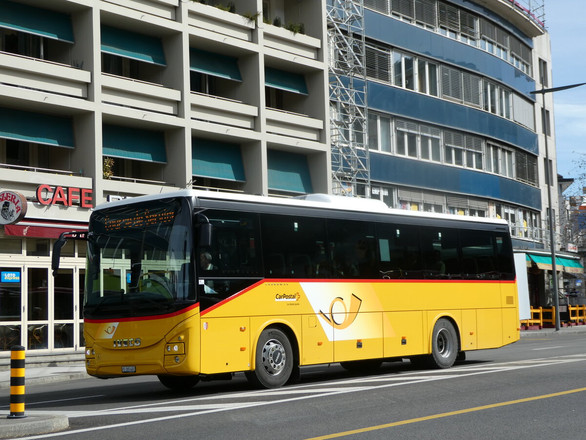 (247'238) - PostAuto Wallis - VS 365'401/PID 11'912 - Iveco am 16. M�rz 2023 beim Bahnhof Sion