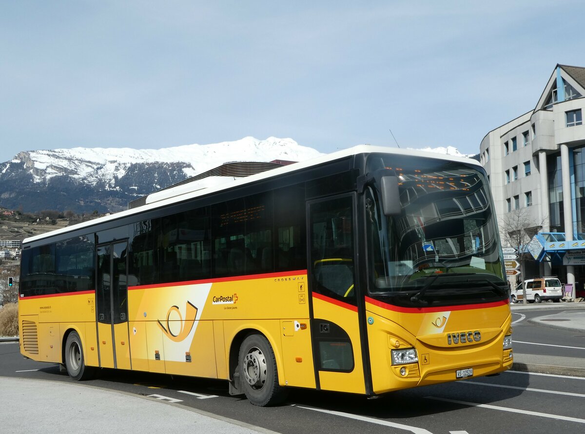 (247'253) - Mabillard, Lens - VS 12'529/PID 10'232 - Iveco am 16. M�rz 2023 beim Bahnhof Sion