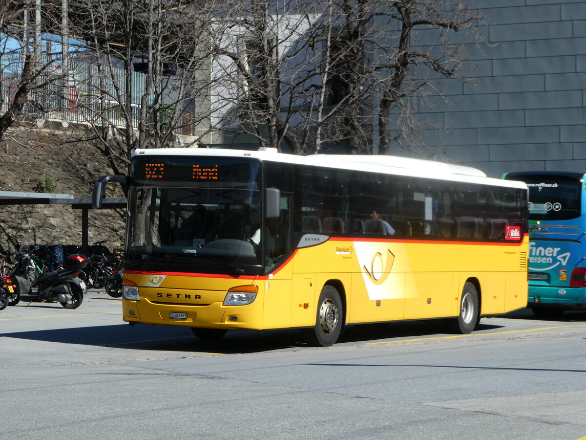 (247'275) - PostAuto Wallis - VS 403'663/PID 5620 - Setra am 16. M�rz 2023 beim Bahnhof Brig