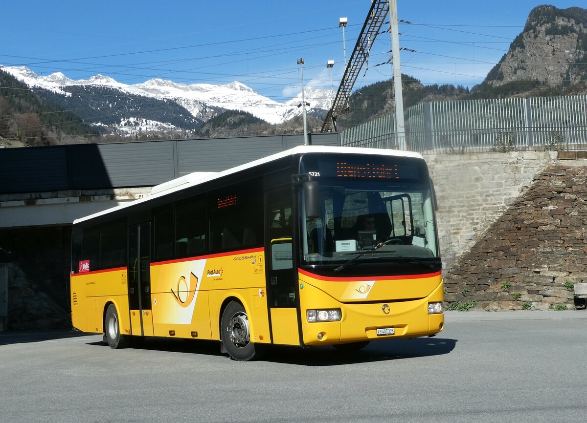 (247'280) - PostAuto Wallis - VS 407'396/PID 5721 - Irisbus am 16. M�rz 2023 beim Bahnhof Brig