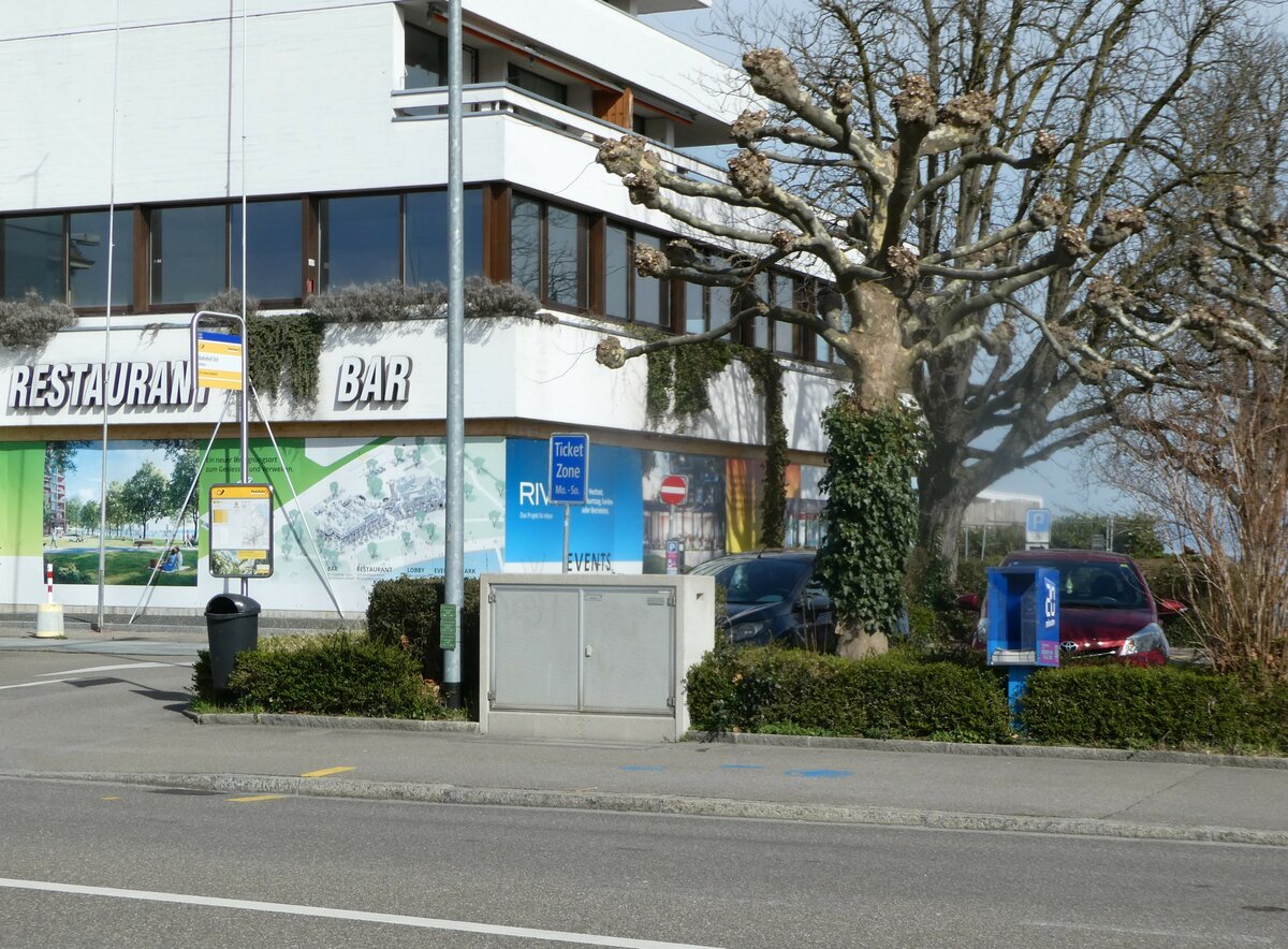 (247'381) - PostAuto-Haltestelle am 17. M�rz 2023 beim Bahnhof Arbon