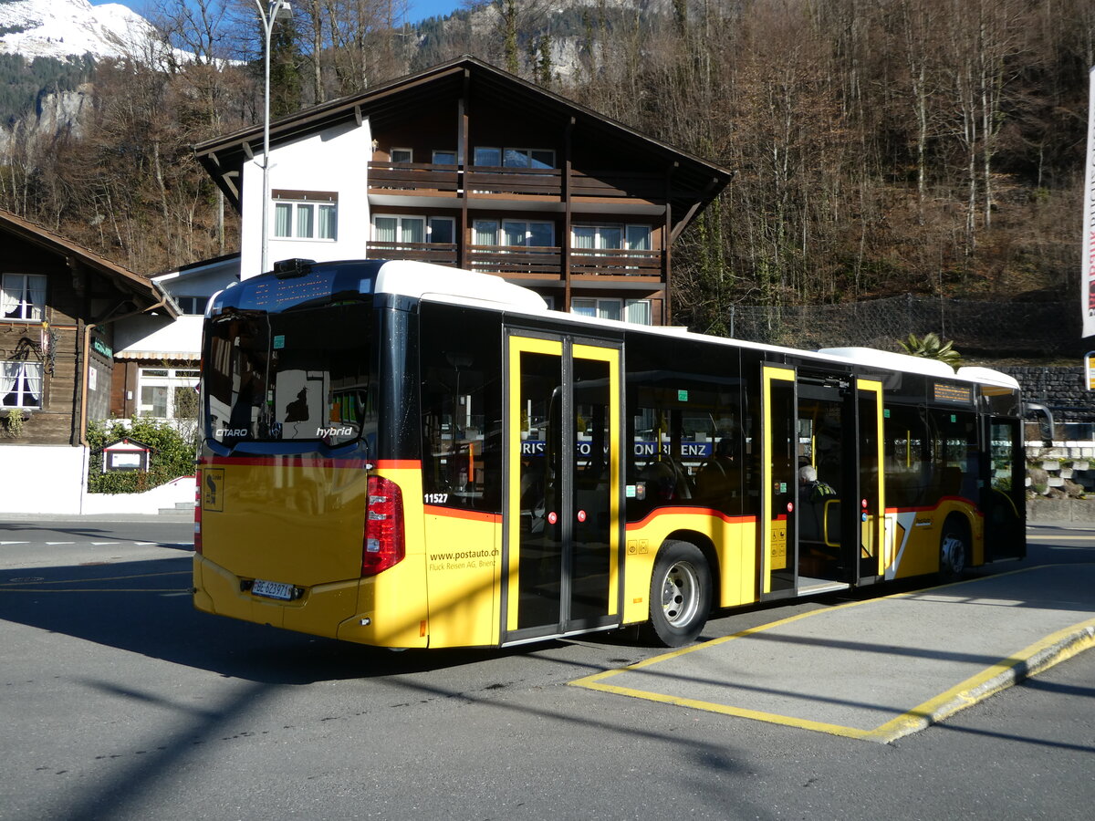 (247'387) - Fl�ck, Brienz - Nr. 7/BE 623'971/PID 11'527 - Mercedes am 18. M�rz 2023 beim Bahnhof Brienz