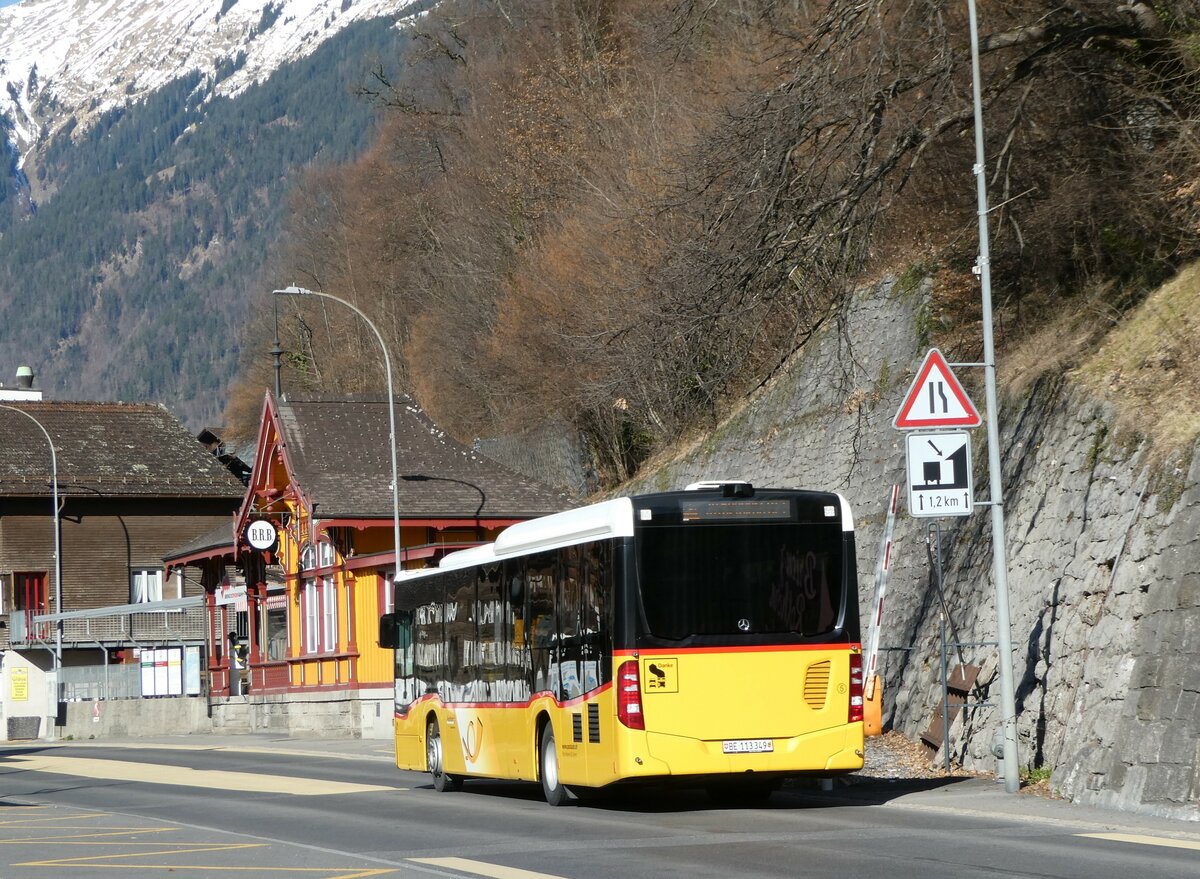(247'393) - Fl�ck, Brienz - Nr. 5/BE 113'349/PID 10'859 - Mercedes am 18. M�rz 2023 beim Bahnhof Brienz