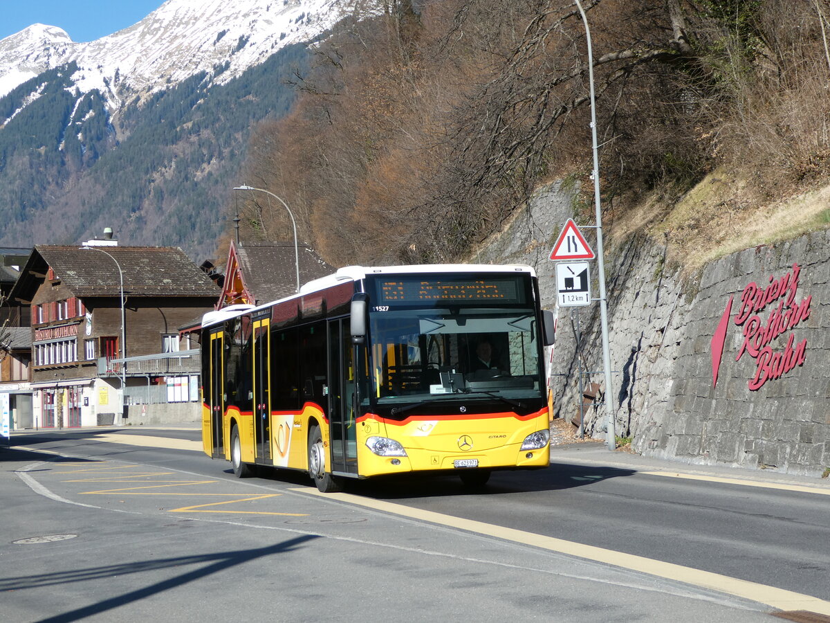 (247'396) - Fl�ck, Brienz - Nr. 7/BE 623'971/PID 11'527 - Mercedes am 18. M�rz 2023 beim Bahnhof Brienz