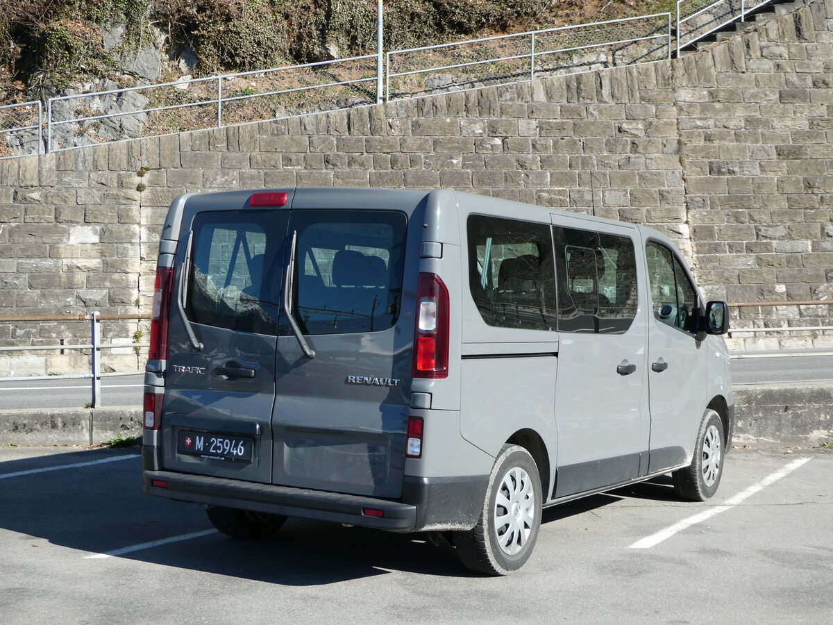 (247'397) - Schweizer Armee - M+25'946 - Renault am 18. M�rz 2023 beim Bahnhof Brienz