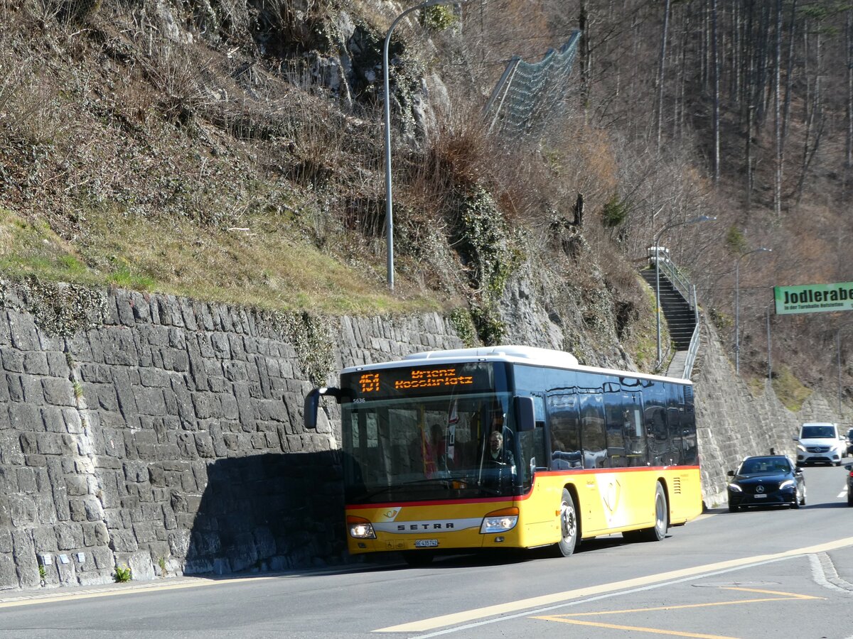 (247'403) - Fl�ck, Brienz - Nr. 2/BE 435'742/PID 5636 - Setra am 18. M�rz 2023 beim Bahnhof Brienz