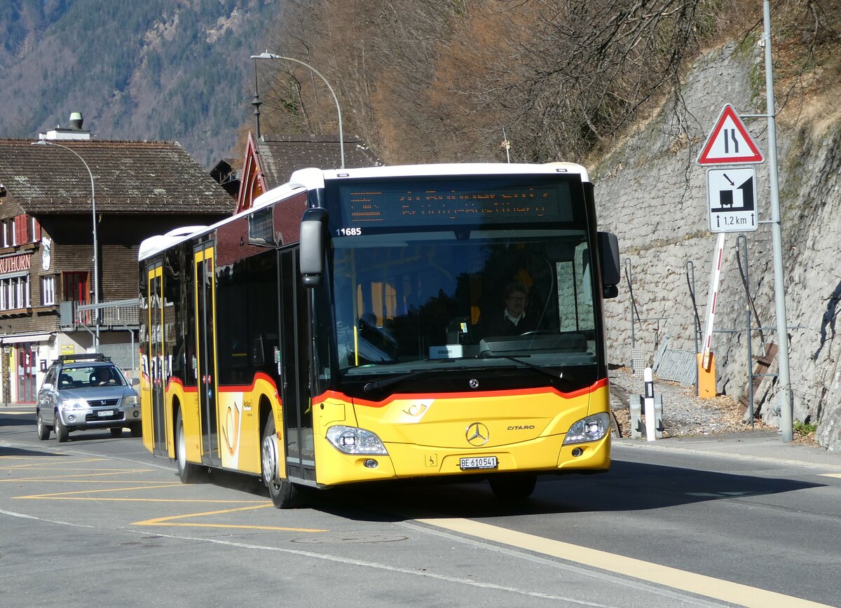 (247'406) - PostAuto Bern - BE 610'541/PID 11'685 - Mercedes am 18. M�rz 2023 beim Bahnhof Brienz