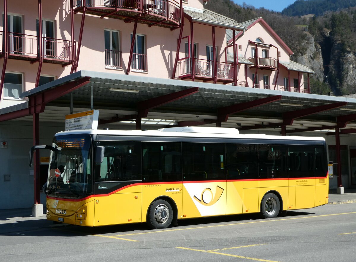 (247'412) - Fl�ck, Brienz - Nr. 26/BE 868'726/PID 11'668 - Iveco am 18. M�rz 2023 in Meiringen, Postautostation