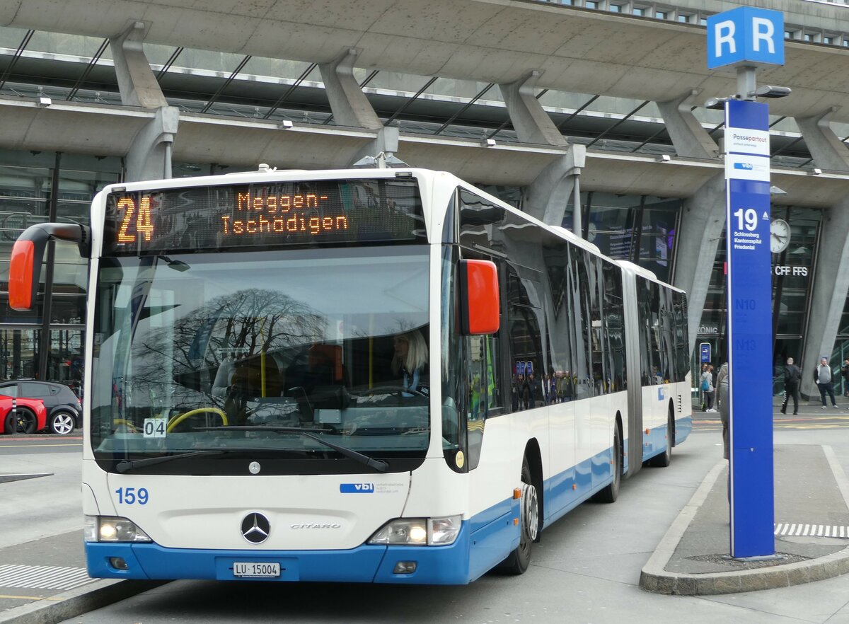(247'468) - VBL Luzern - Nr. 159/LU 15'004 - Mercedes am 18. M�rz 2023 beim Bahnhof Luzern