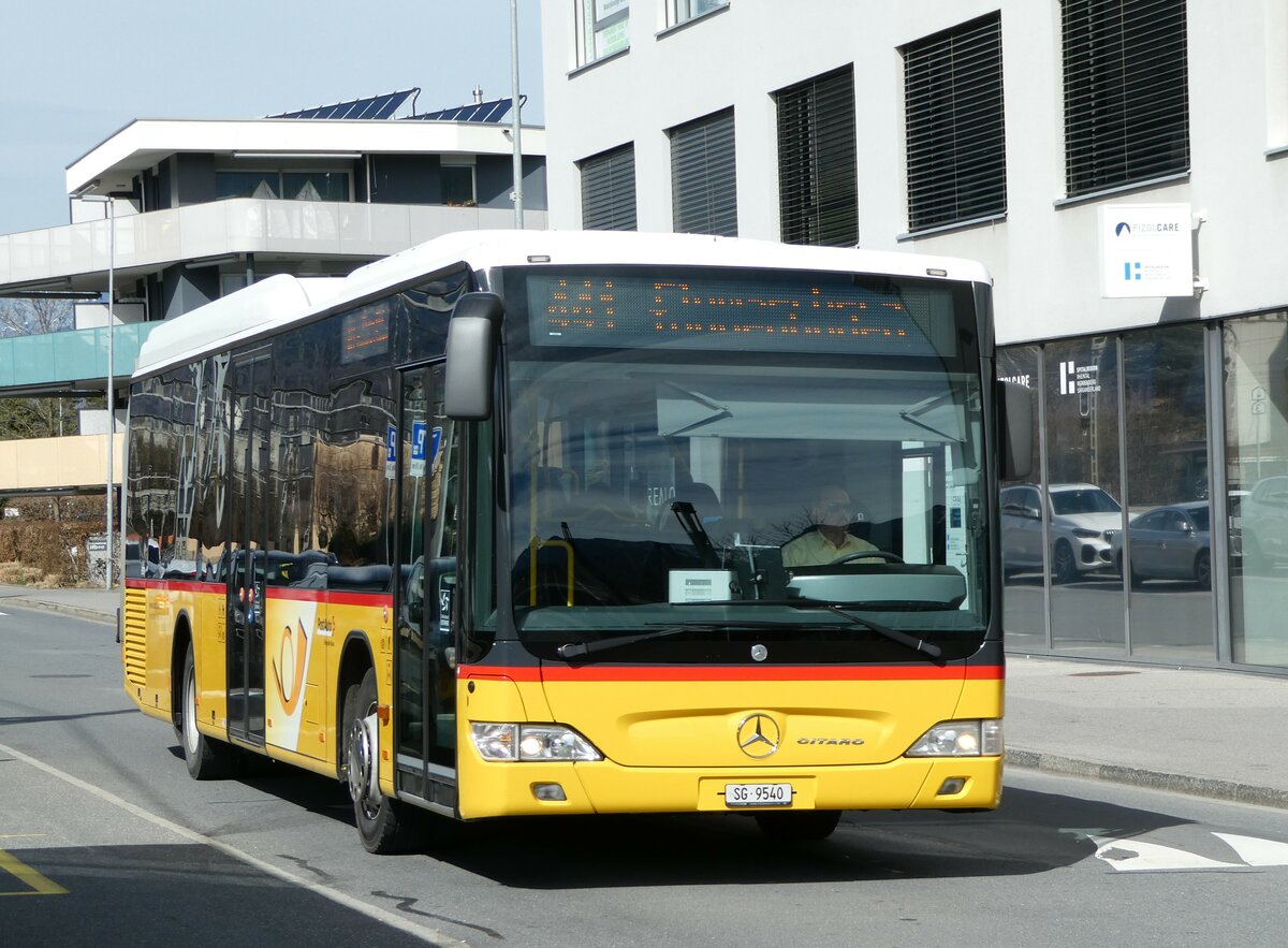 (247'488) - Heim, Flums - SG 9540/PID 5657 - Mercedes am 21. M�rz 2023 beim Bahnhof Sargans