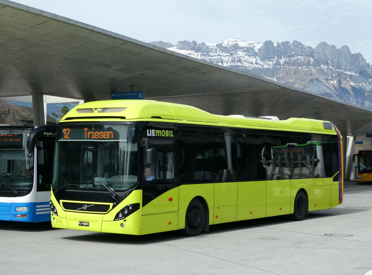 (247'499) - Aus Liechtenstein: BOS PS Anstalt, Vaduz - Nr. 554/FL 40'221 - Volvo (ex PLA Vaduz Nr. 91/PID 11'130) am 21. M�rz 2023 beim Bahnhof Buchs