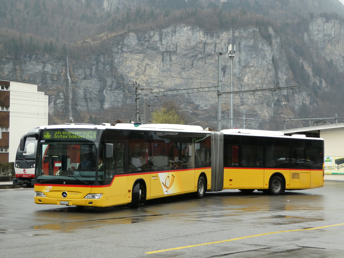 (247'571) - PostAuto Nordschweiz - AG 479'337/PID 4527 - Mercedes am 24. M�rz 2023 beim Bahnhof Meiringen