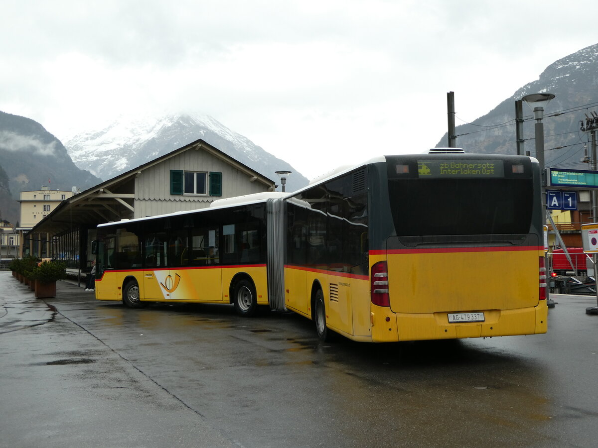 (247'572) - PostAuto Nordschweiz - AG 479'337/PID 4527 - Mercedes am 24. M�rz 2023 beim Bahnhof Meiringen
