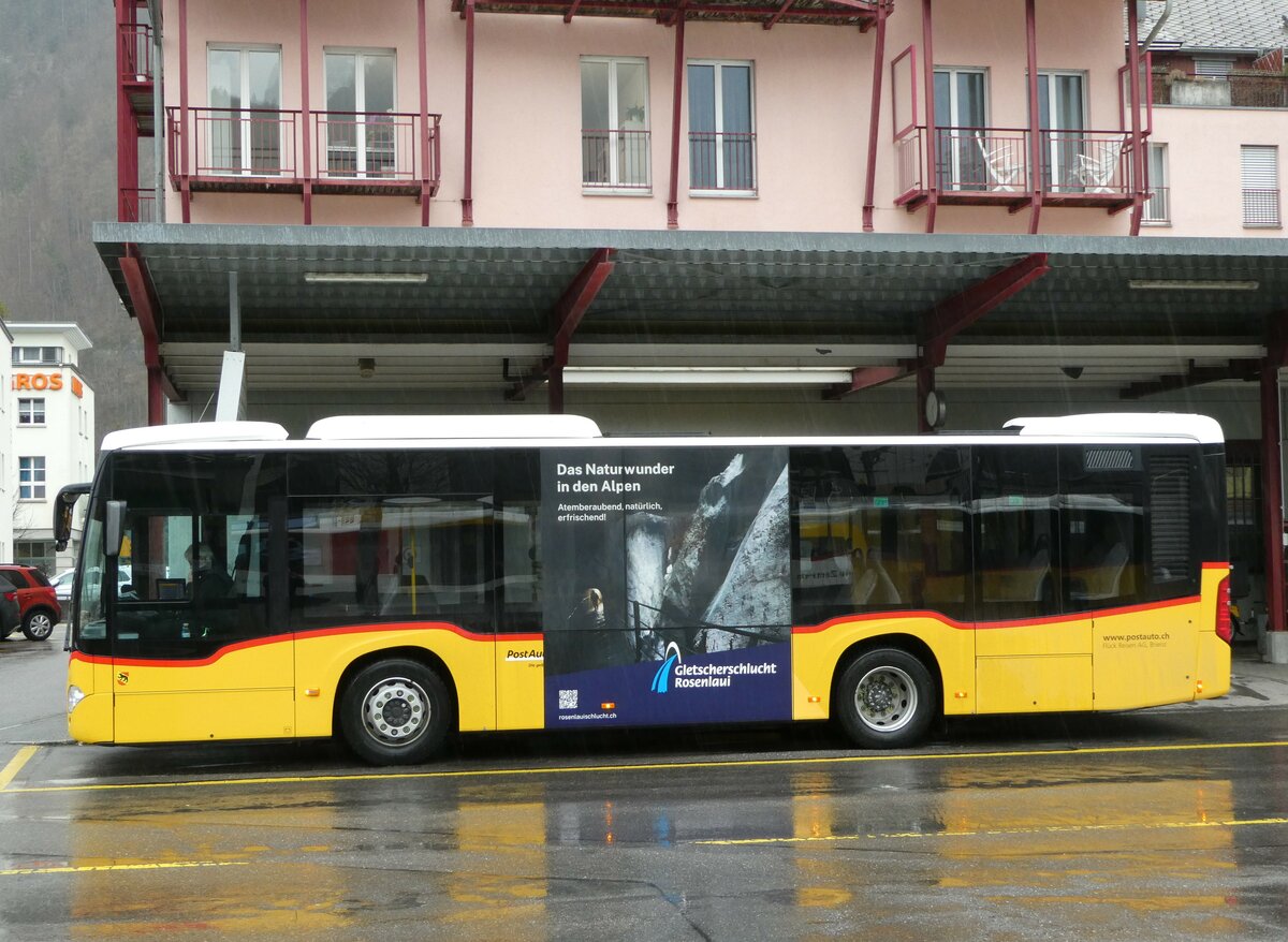 (247'574) - Fl�ck, Brienz - Nr. 23/BE 868'723/PID 11'528 - Mercedes am 24. M�rz 2023 in Meiringen, Postautostation