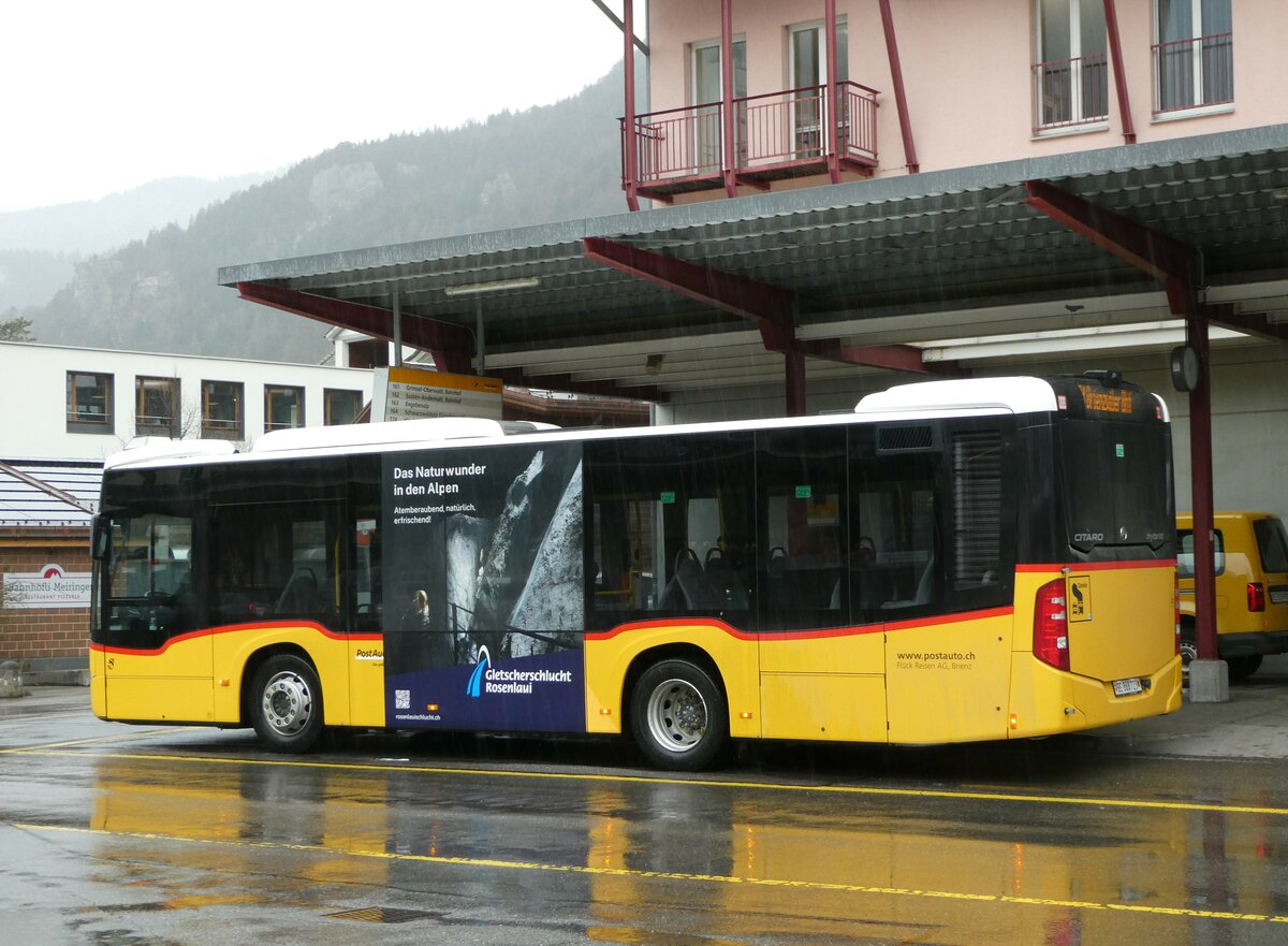 (247'575) - Fl�ck, Brienz - Nr. 23/BE 868'723/PID 11'528 - Mercedes am 24. M�rz 2023 in Meiringen, Postautostation