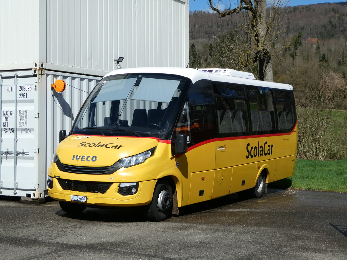 (247'618) - CarPostal Ouest - JU 52'604/PID 11'334 - Iveco/Rosero am 25. M�rz 2023 in Develier, Parkplatz