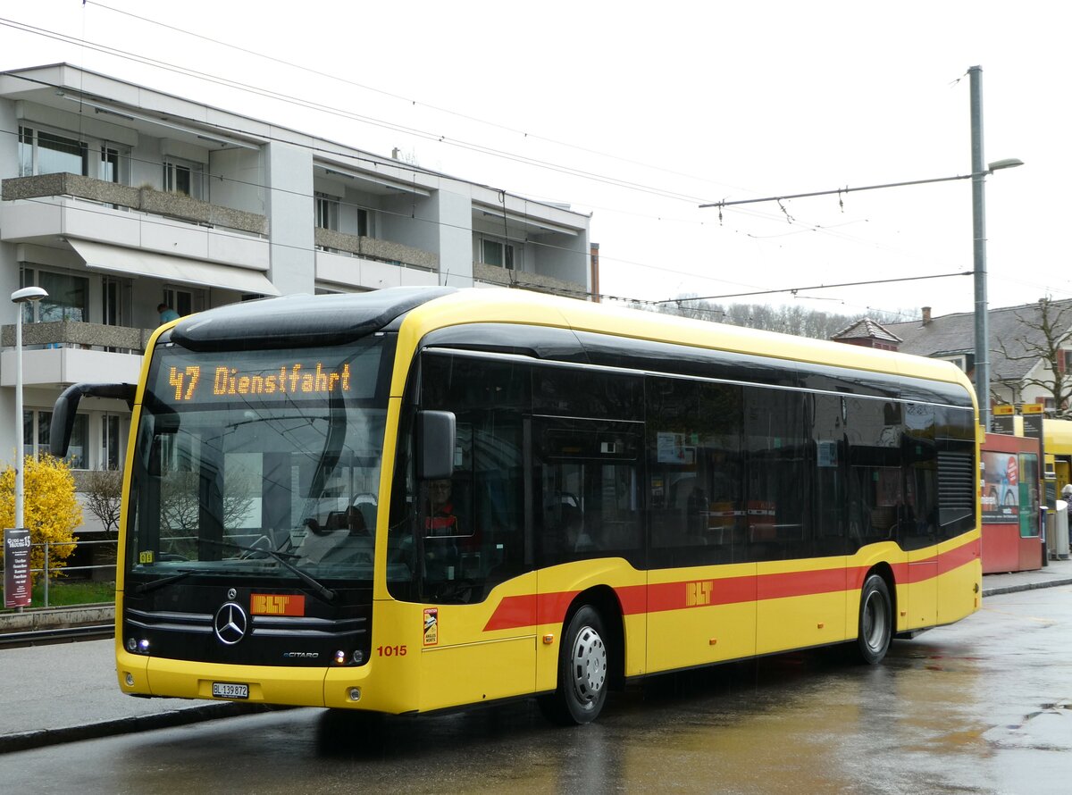 (247'876) - BLT Oberwil - Nr. 1015/BL 139'872 - Mercedes am 30. M�rz 2023 in Bottmingen, Schloss