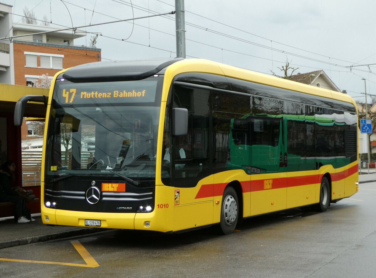 (247'889) - BLT Oberwil - Nr. 1010/BL 139'476 - Mercedes am 30. M�rz 2023 in Bottmingen, Schloss