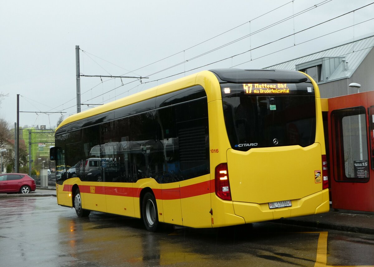 (247'896) - BLT Oberwil - Nr. 1016/BL 139'884 - Mercedes am 30. M�rz 2023 in Bottmingen, Schloss