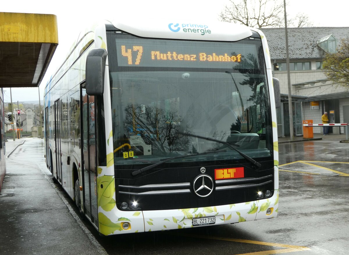 (247'903) - BLT Oberwil - Nr. 1002/BL 221'732 - Mercedes am 30. M�rz 2023 in Bottmingen, Schloss