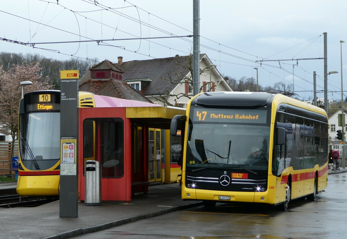 (247'910) - BLT Oberwil - Nr. 1005/BL 221'735 - Mercedes am 30. M�rz 2023 in Bottmingen, Schloss