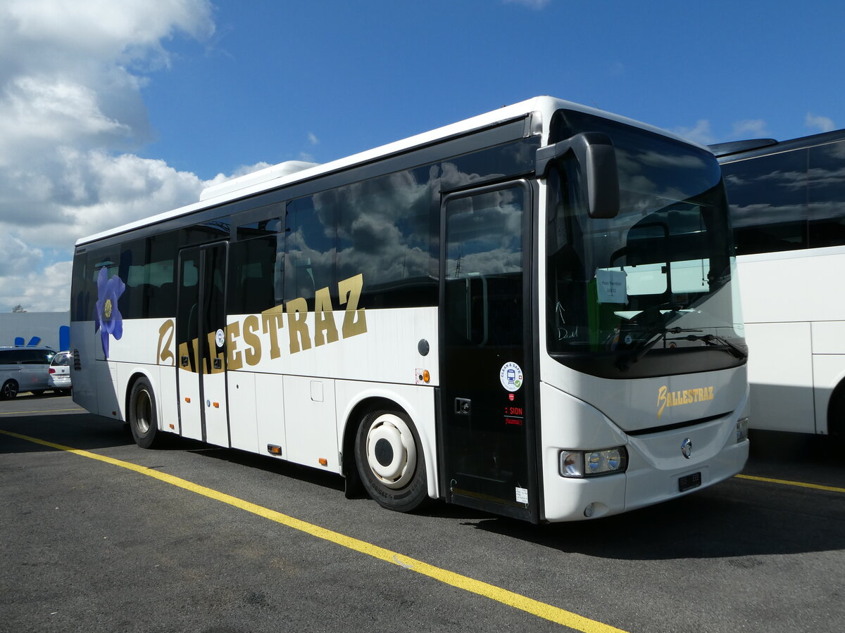 (248'180) - Ballestraz, Gr�ne - (VS 76'023) - Irisbus am 8. April 2023 in Kerzers, Interbus