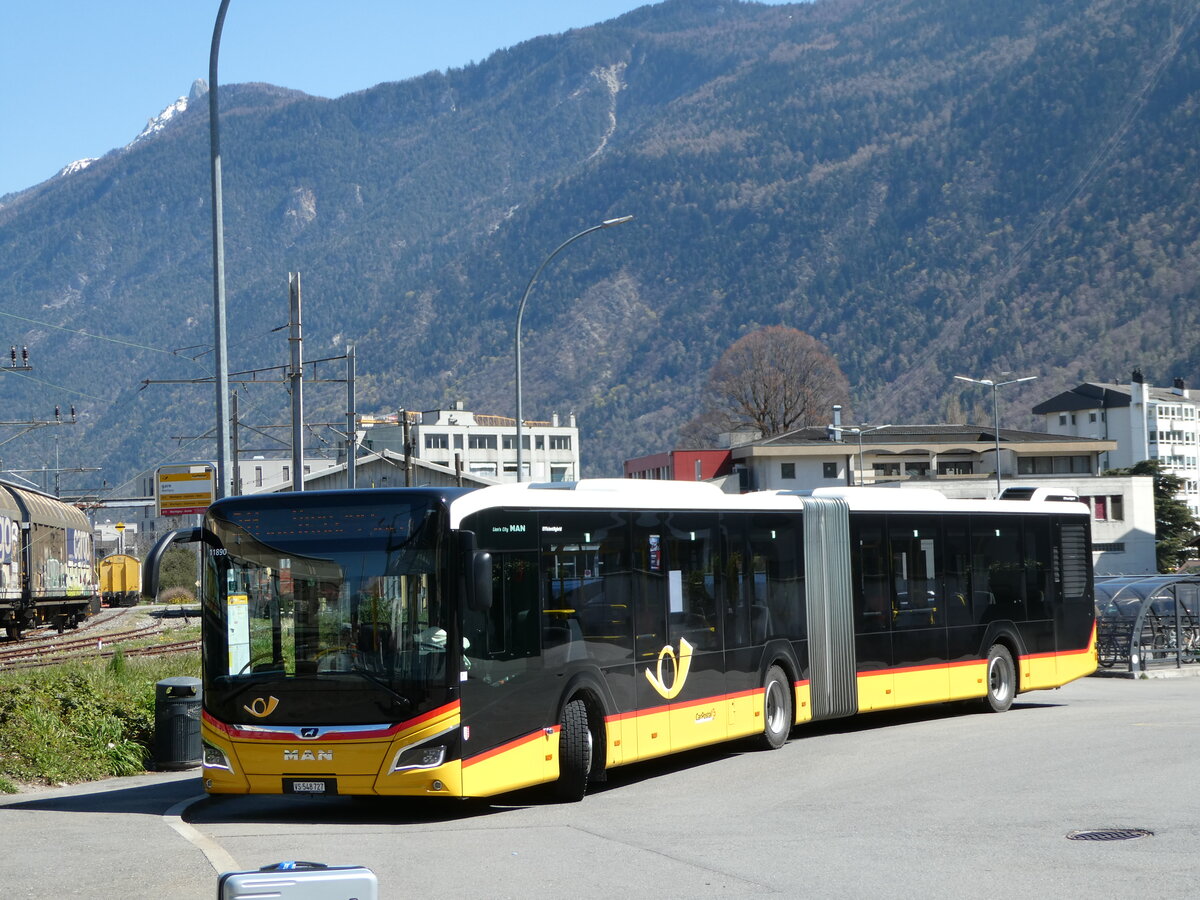 (248'319) - PostAuto Wallis - Nr. 87/VS 548'727/PID 11890 - MAN am 9. April 2023 beim Bahnhof Martigny