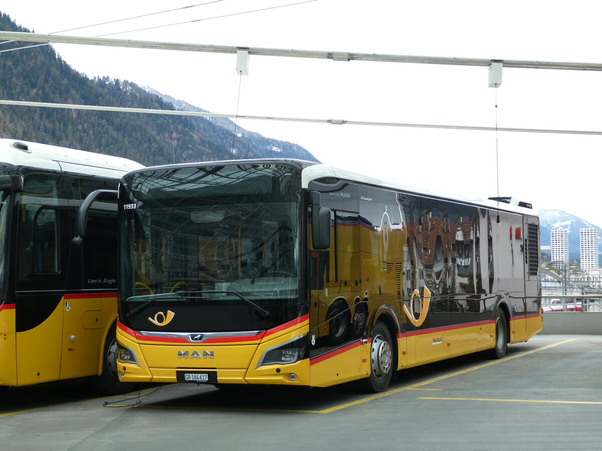(248'546) - PostAuto Graub�nden - GR 184'617/PID 11'933 - MAN am 15. April 2023 in Chur, Postautostation