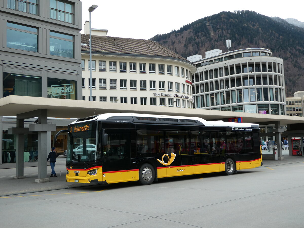 (248'567) - D�nser, Trimmis - GR 27'692/PID 11'894 - Scania (ex GR 166'037) am 15. April 2023 beim Bahnhof Chur