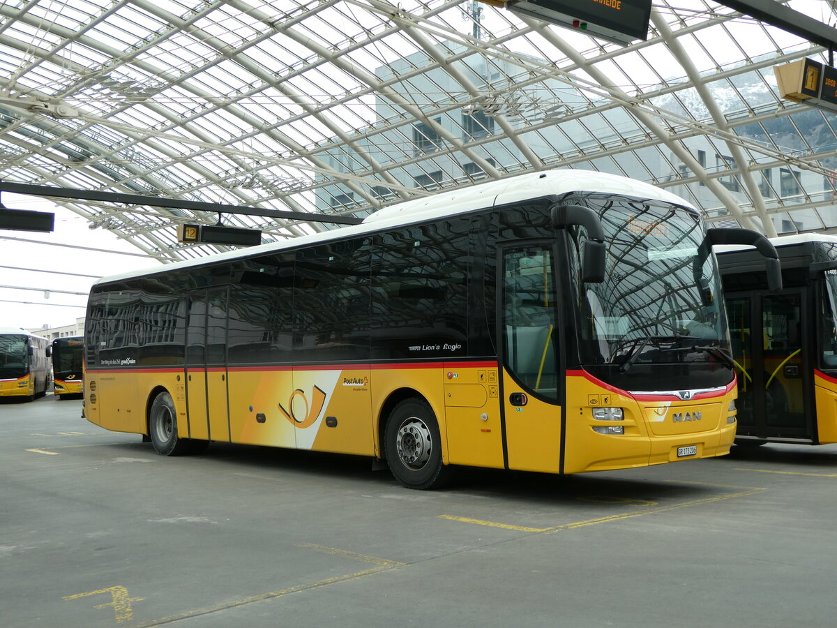 (248'594) - PostAuto Graub�nden - GR 173'206/PID 10'508 - MAN am 15. April 2023 in Chur, Postautostation