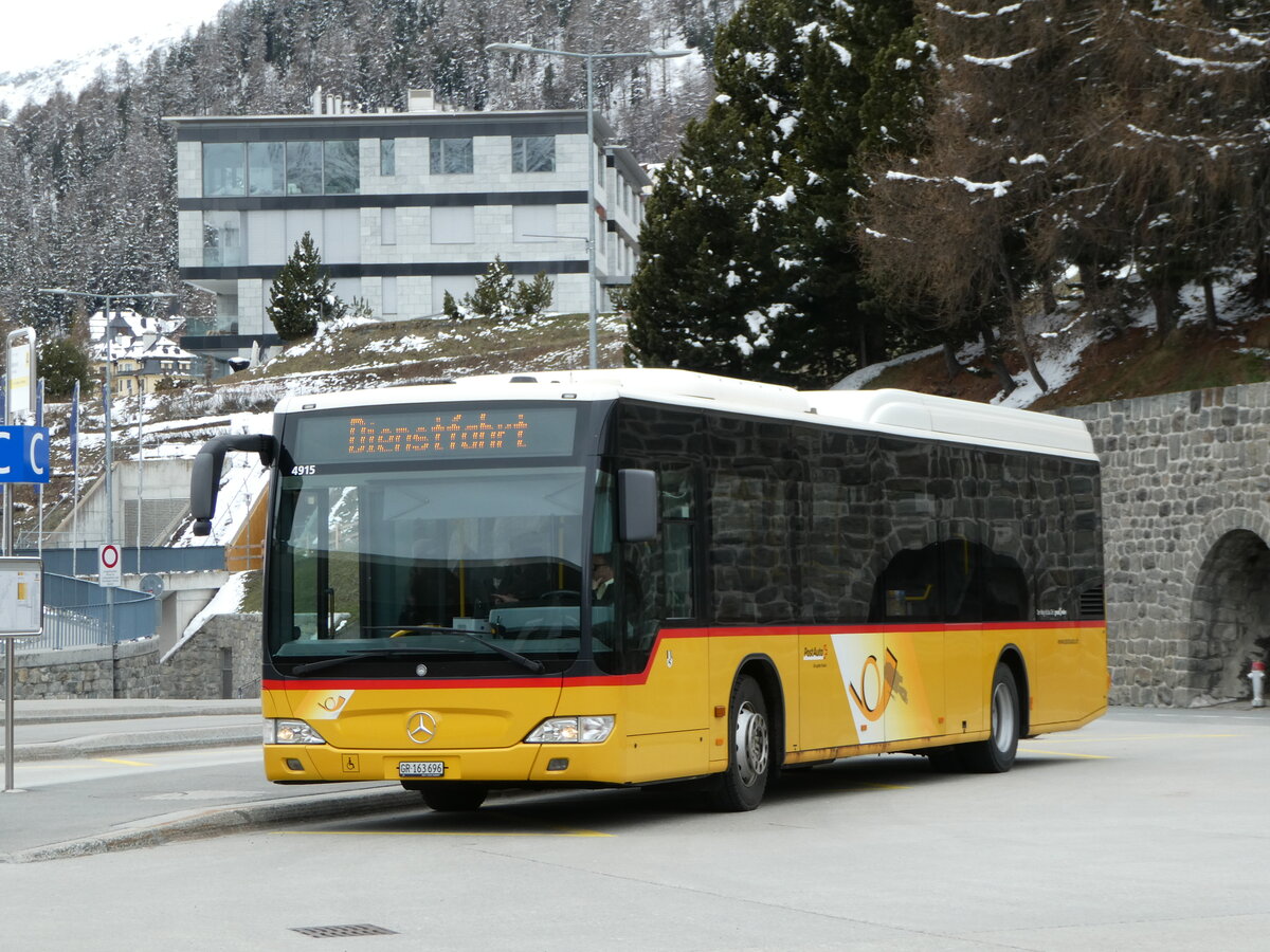 (248'616) - PostAuto Graub�nden - GR 163'696/PID 4915 - Mercedes am 15. April 2023 beim Bahnhof St. Moritz