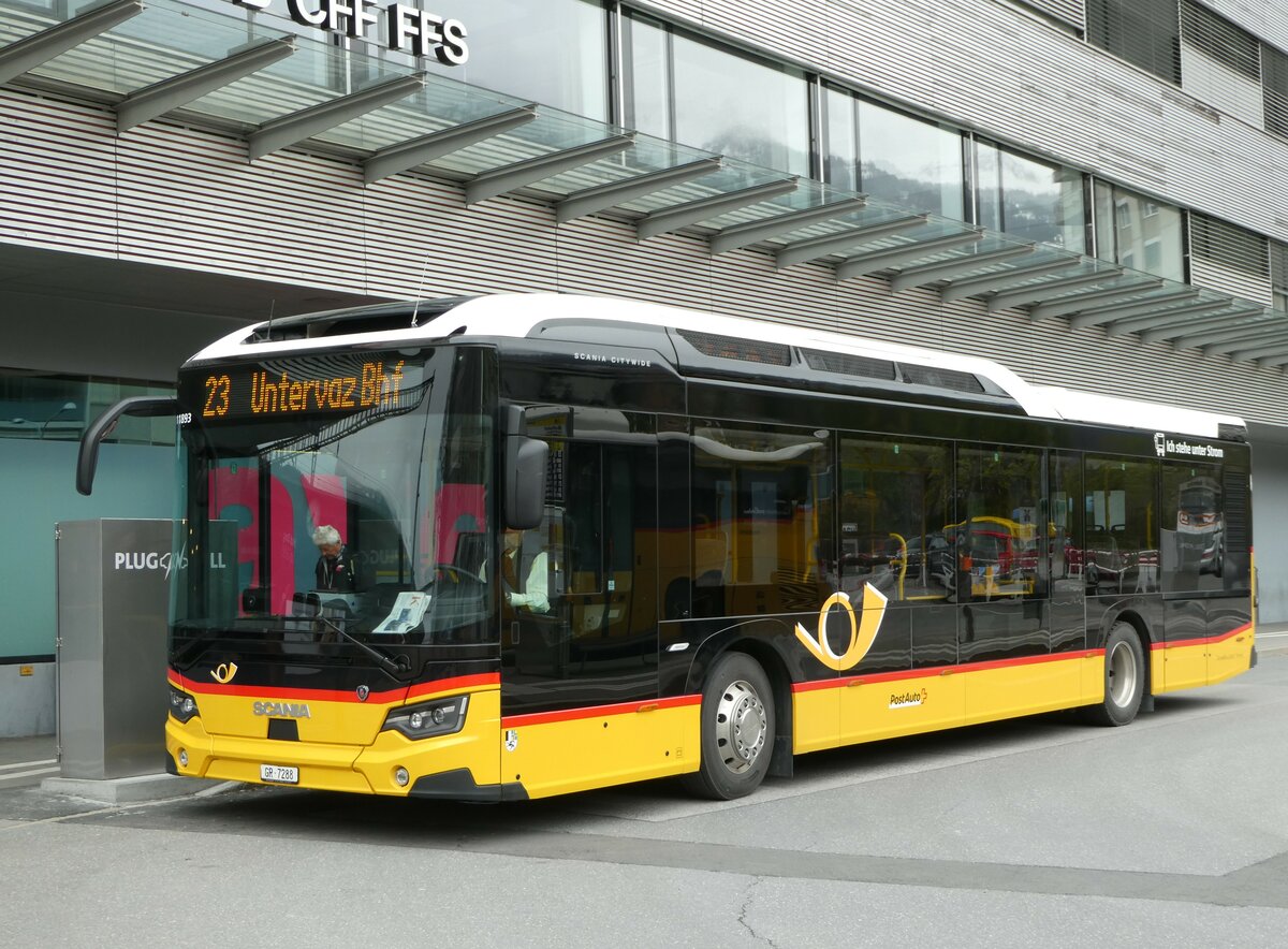 (248'645) - D�nser, Trimmis - GR 7288/PID 11'893 - Scania (ex GR 165'792) am 15. April 2023 beim Bahnhof Landquart