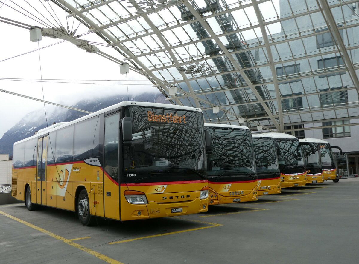 (248'651) - PostAuto Graub�nden - GR 179'710/PID 11'300 - Setra am 15. April 2023 in Chur, Postautostation