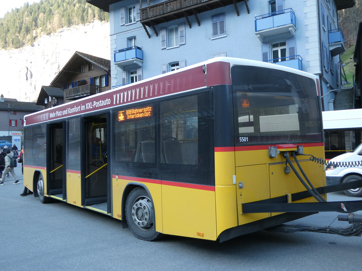 (248'759) - PostAuto Bern - BE 193'594/PID 5501 - Lanz+Marti/Hess Personenanh�nger (ex Klopfstein, Laupen) am 18. April 2023 beim Bahnhof Lauterbrunnen