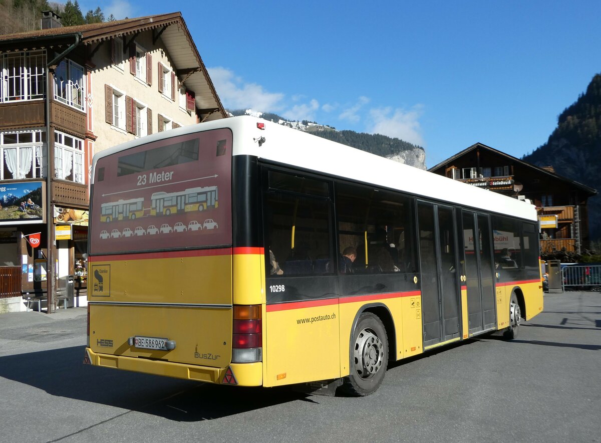 (248'763) - PostAuto Bern - BE 586'962/PID 10'298 - Lanz+Marti/Hess Personenanh�nger (ex BE 497'265; ex VBL Luzern Nr. 308) am 18. April 2023 beim Bahnhof Lauterbrunnen