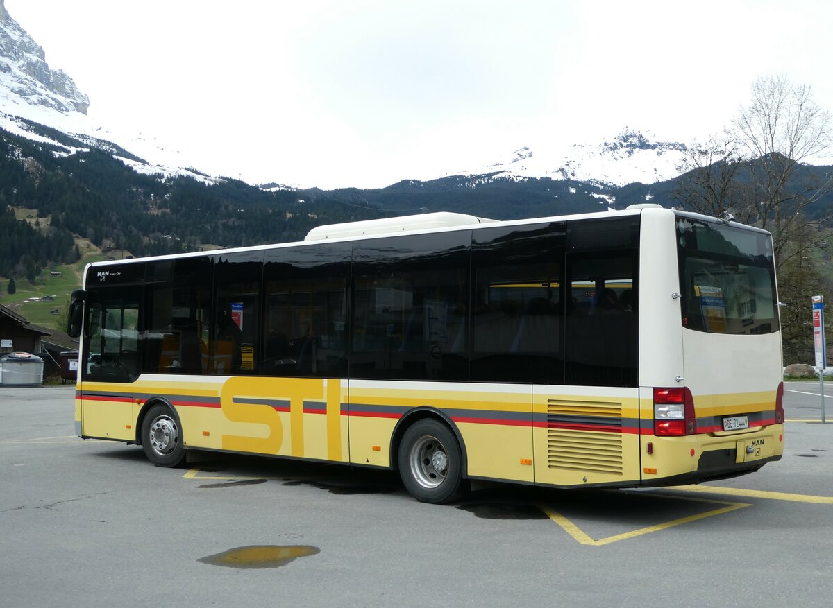 (248'959) - Grindelwaldbus, Grindelwald - Nr. 17/BE 72'444 - MAN/G�ppel (ex STI Thun Nr. 133) am 21. April 2023 beim Bahnhof Grindelwald