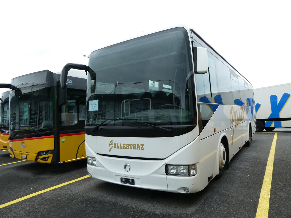 (249'063) - Ballestraz, Gr�ne - (VS 76'023) - Irisbus am 22. April 2023 in Kerzers, Interbus
