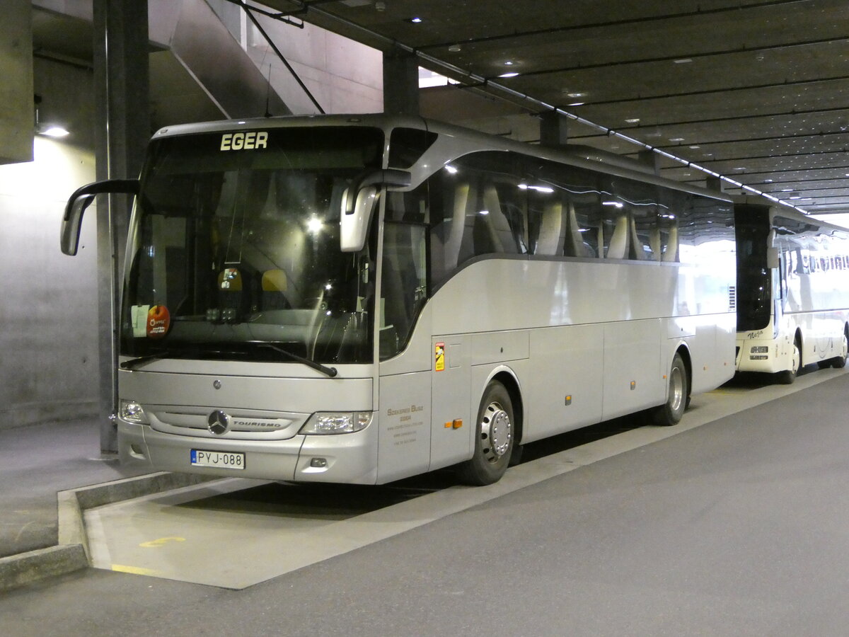 (249'188) - Aus Ungarn: Szekeres Busz, Eger - PYJ-088 - Mercedes am 28. April 2023 in Grindelwald, Terminal