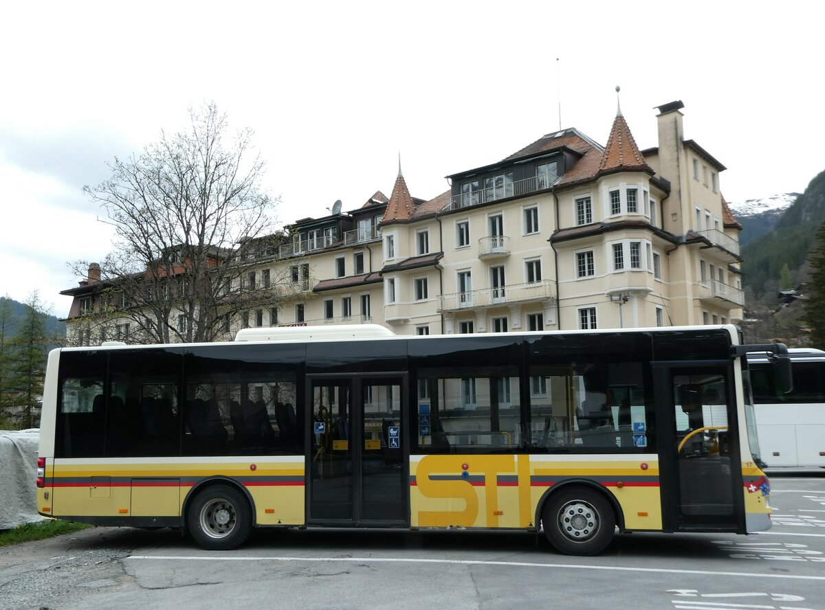 (249'213) - Grindelwaldbus, Grindelwald - Nr. 17/BE 72'444 - MAN/G�ppel (ex STI Thun Nr. 133) am 28. April 2023 beim Bahnhof Grindelwald
