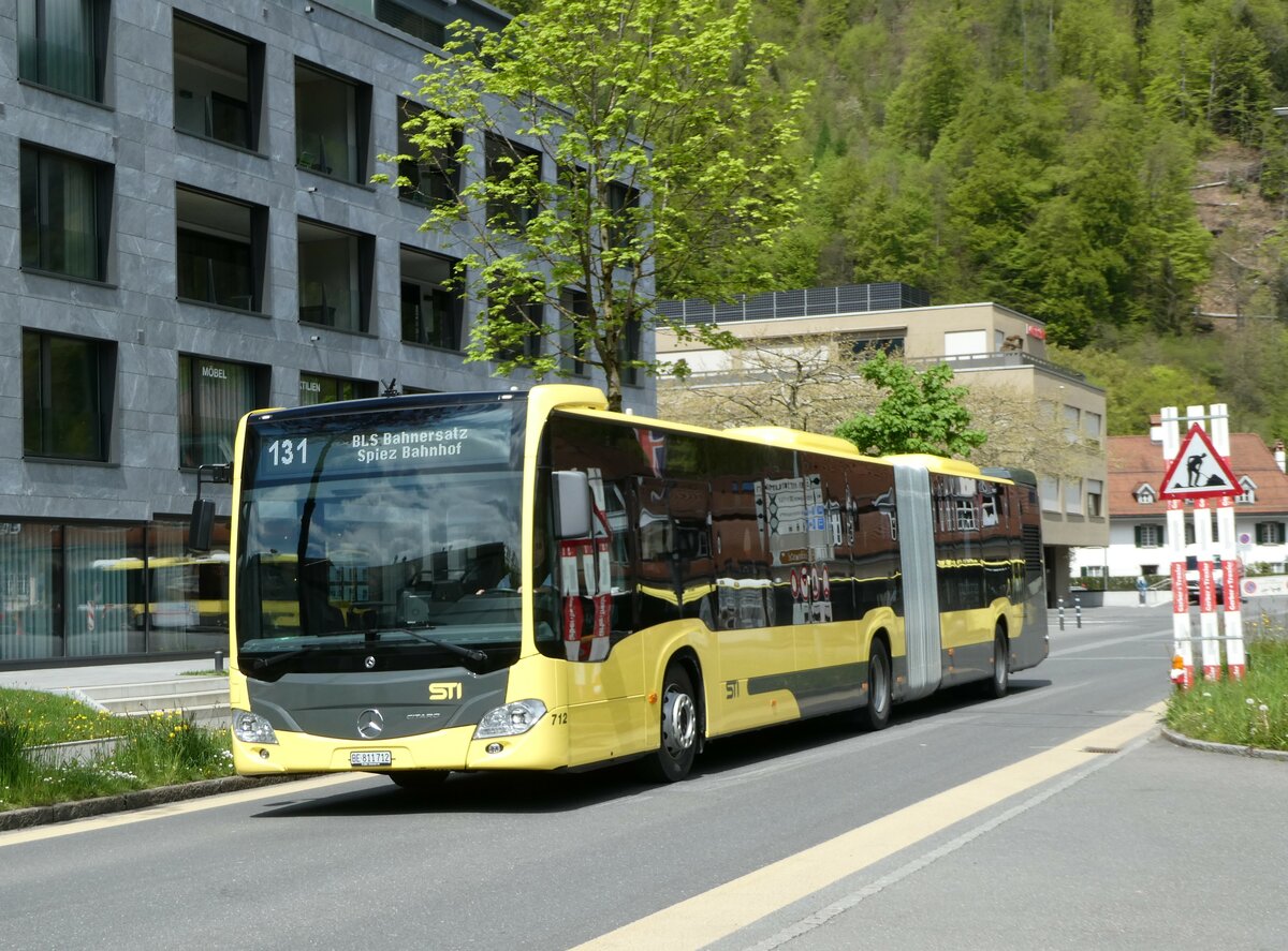 (249'405) - STI Thun - Nr. 712/BE 811'712 - Mercedes am 2. Mai 2023 beim Bahnhof Interlaken Ost